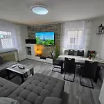 아파트 Exklusives Und Helles Erdgeschoss-apartment No 4 Im Zentrum Von Kassel, Schnelles 1gbit Internet, Geschirrspueler, Boxspringbetten