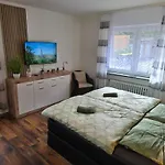아파트 Exklusives Und Helles Erdgeschoss-apartment No 4 Im Zentrum Von Kassel, Schnelles 1gbit Internet, Geschirrspueler, Boxspringbetten *