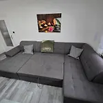 아파트 Exklusives Und Helles Erdgeschoss-apartment No 4 Im Zentrum Von Kassel, Schnelles 1gbit Internet, Geschirrspueler, Boxspringbetten