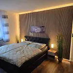 아파트 Exklusives Und Helles Erdgeschoss-apartment No 4 Im Zentrum Von Kassel, Schnelles 1gbit Internet, Geschirrspueler, Boxspringbetten