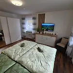 아파트 Exklusives Und Helles Erdgeschoss-apartment No 4 Im Zentrum Von Kassel, Schnelles 1gbit Internet, Geschirrspueler, Boxspringbetten *