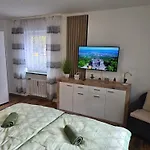 아파트 Exklusives Und Helles Erdgeschoss-apartment No 4 Im Zentrum Von Kassel, Schnelles 1gbit Internet, Geschirrspueler, Boxspringbetten *