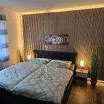 Exklusives Und Helles Erdgeschoss-apartment No 4 Im Zentrum Von Kassel, Schnelles 1gbit Internet, Geschirrspueler, Boxspringbetten *