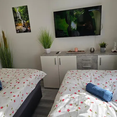 Exklusives Und Helles Erdgeschoss-apartment No 4 Im Zentrum Von Kassel, Schnelles 1gbit Internet, Geschirrspüler, Boxspringbetten Apartment Kassel